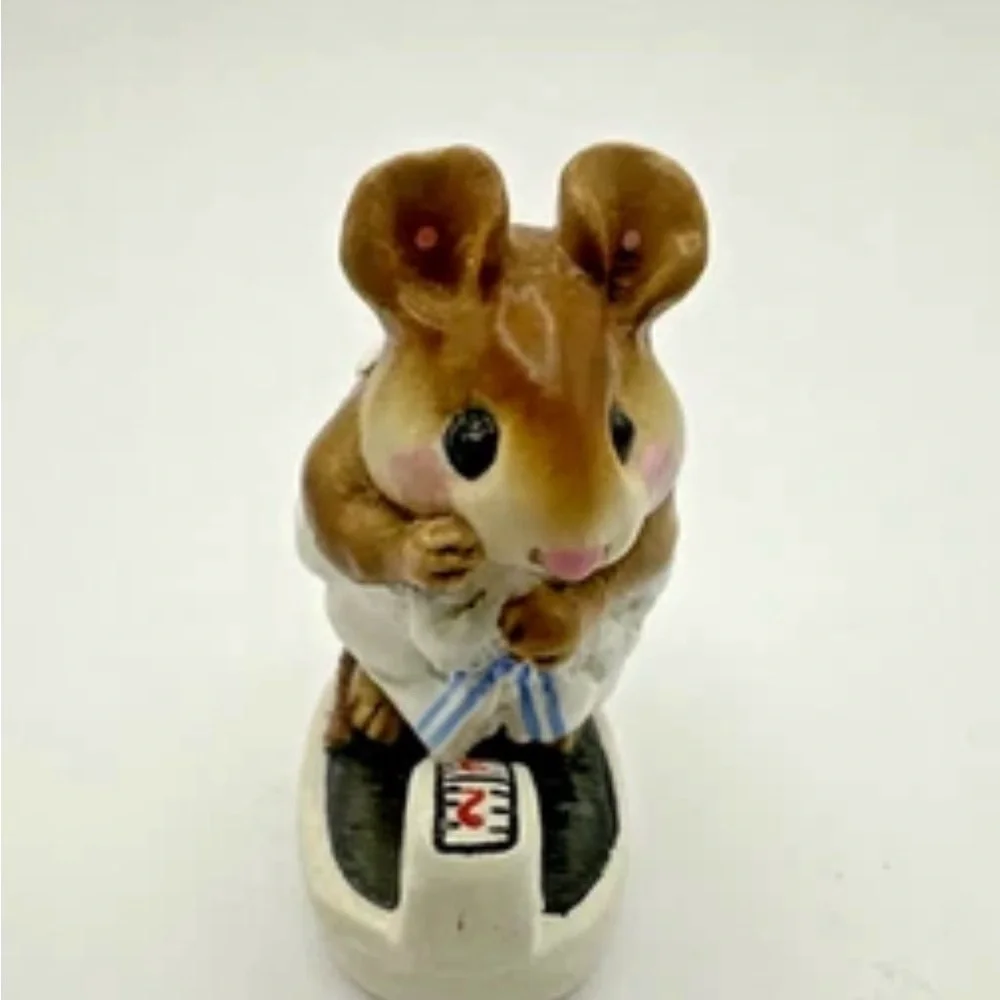 Wee Forest Folk Just Checking Weight Loss 1986 Annette Peterson M-140 WFF White